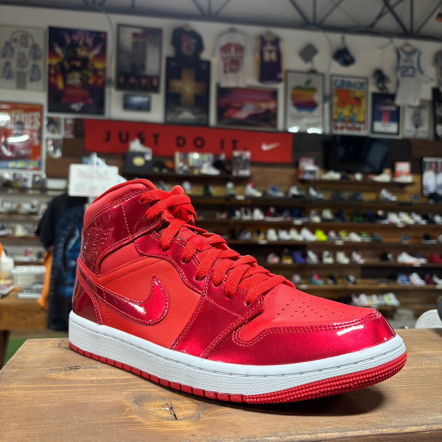 Jordan 1 Mid 'Pomegranate' Size 11W/9.5M (DS)