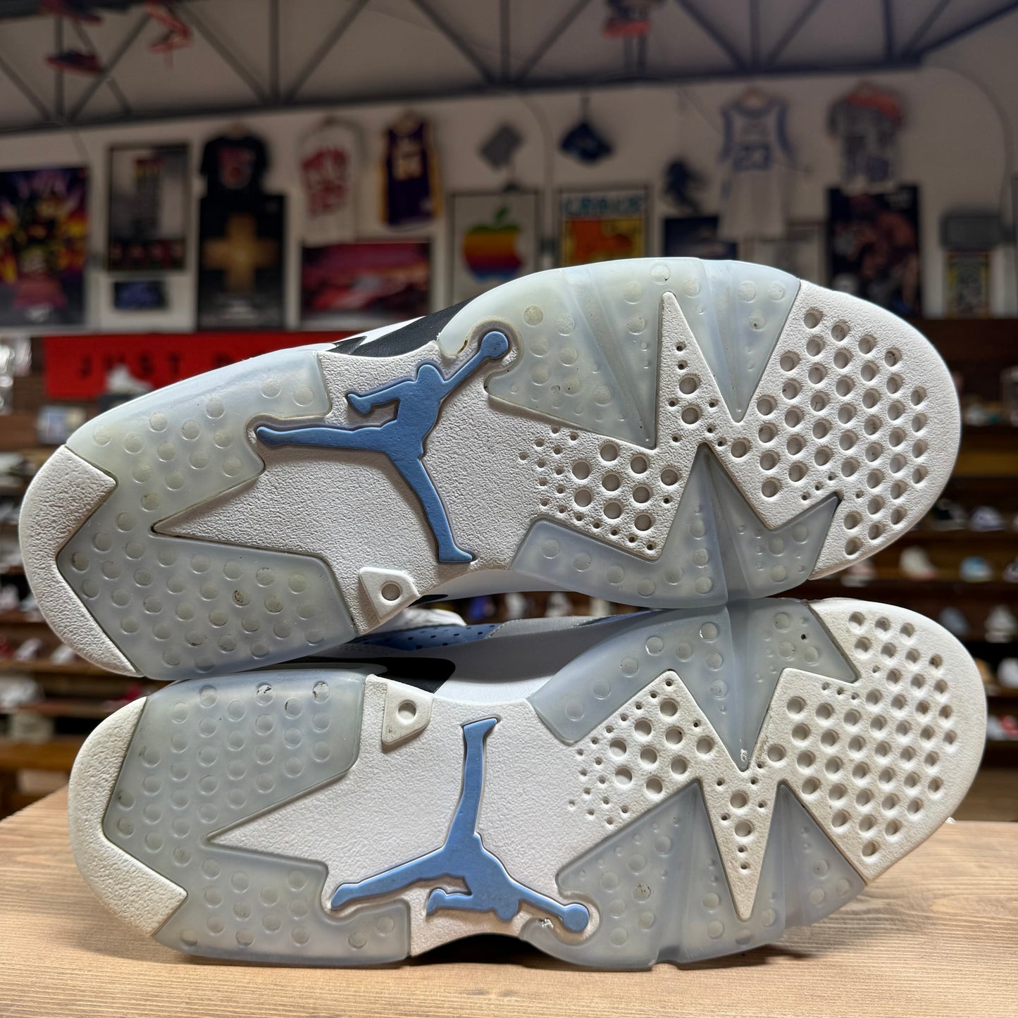 Jordan 6 'UNC' Size 9