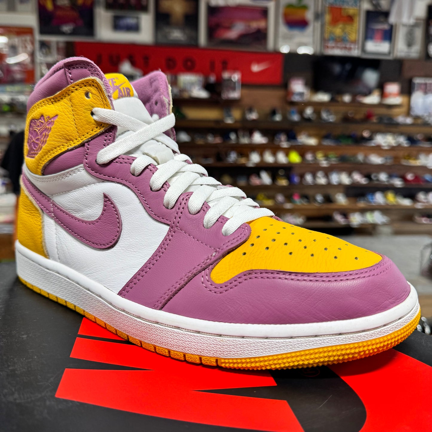 Jordan 1 'Brotherhood' Size 9