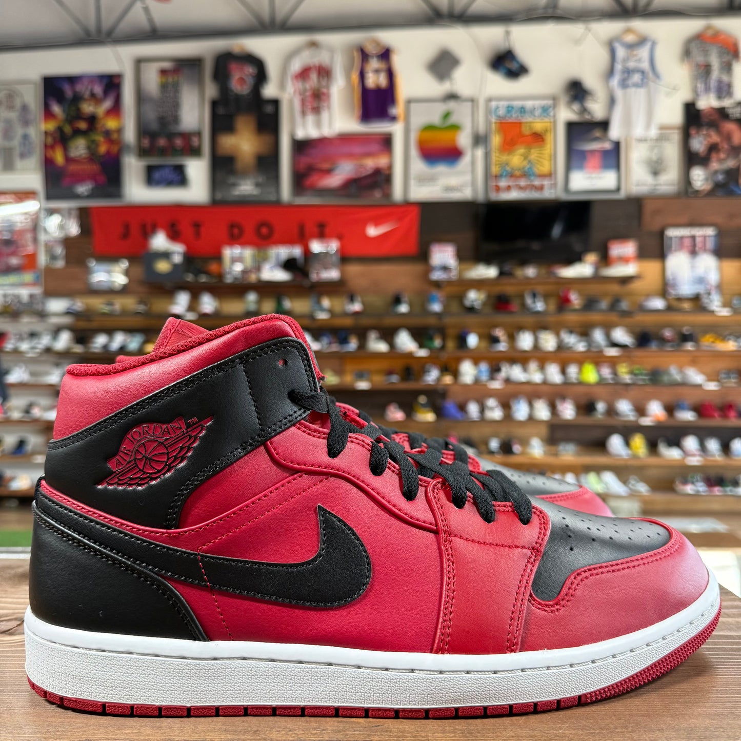 Jordan 1 Mid 'Reverse Bred' Size 12