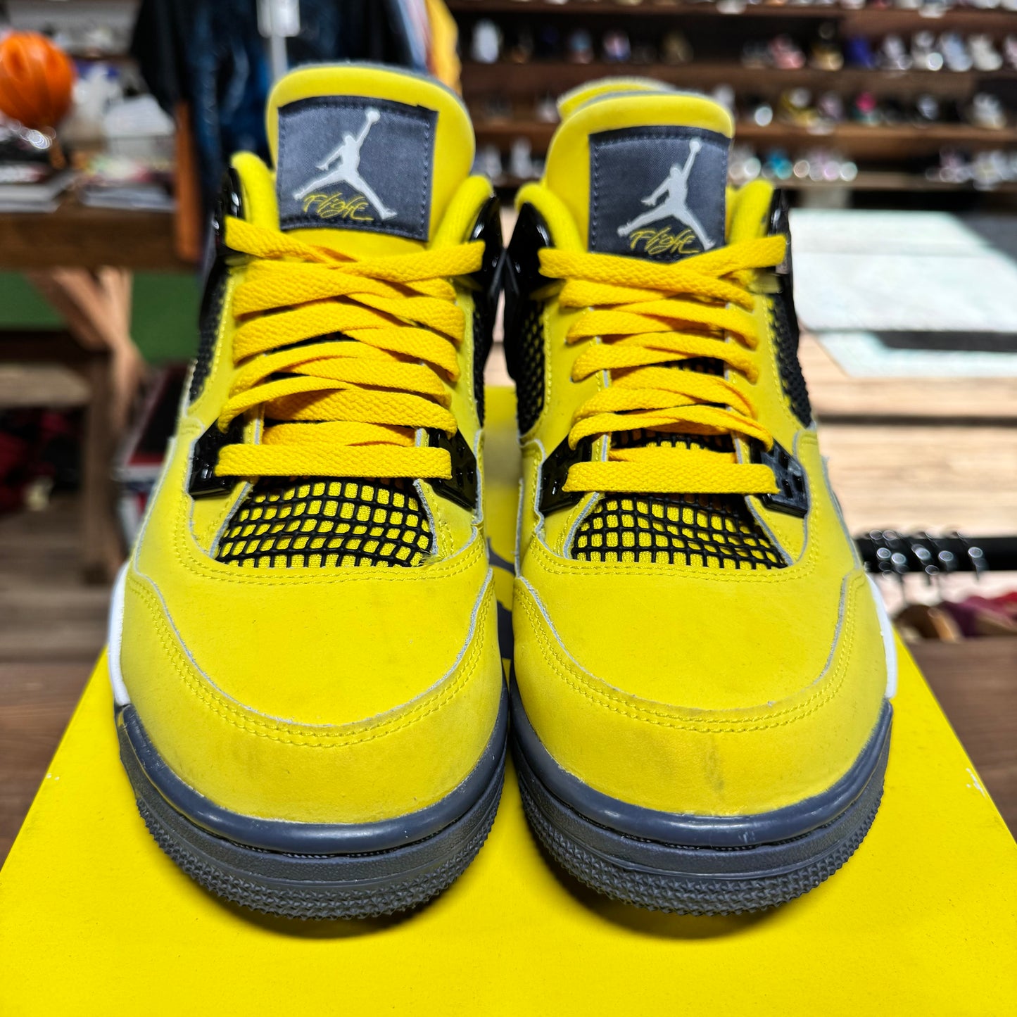 Jordan 4 'Lightning' Size 7Y