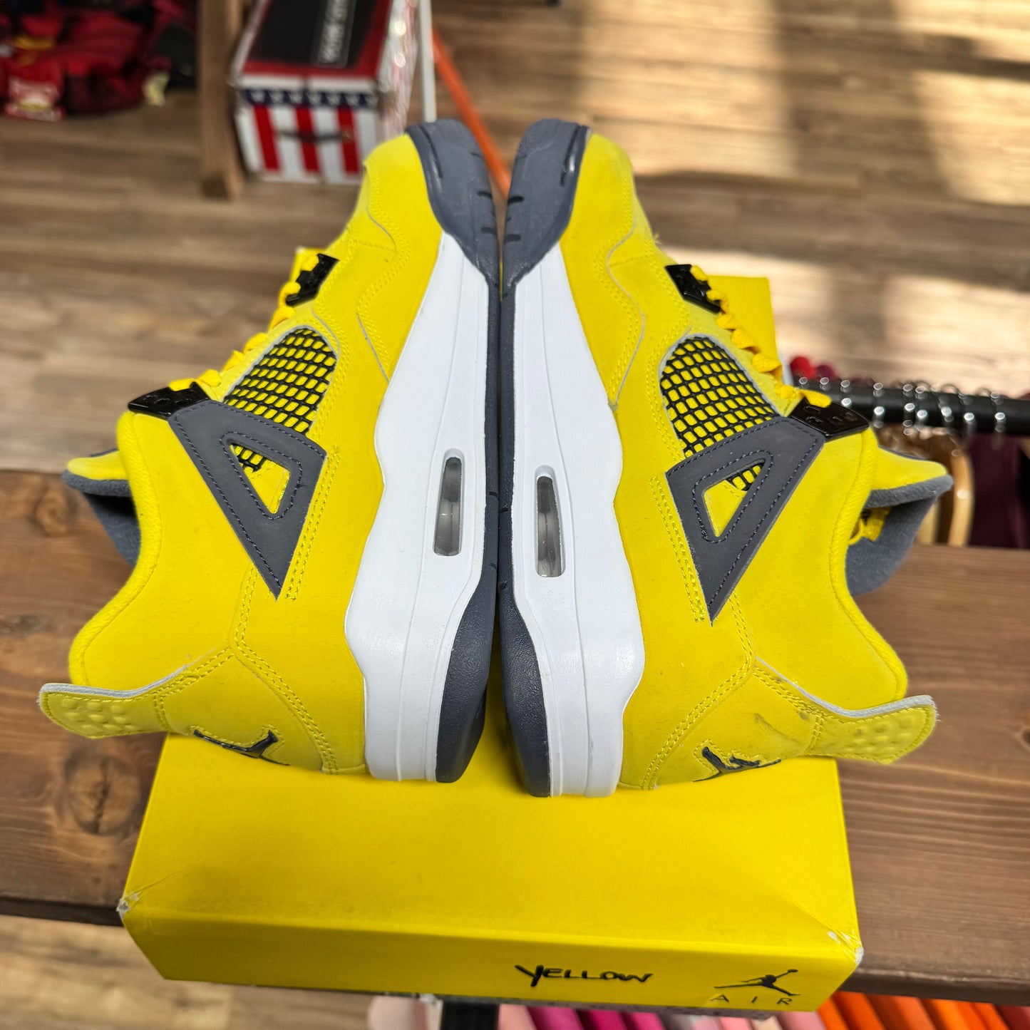 Jordan 4 'Lightning' Size 7Y