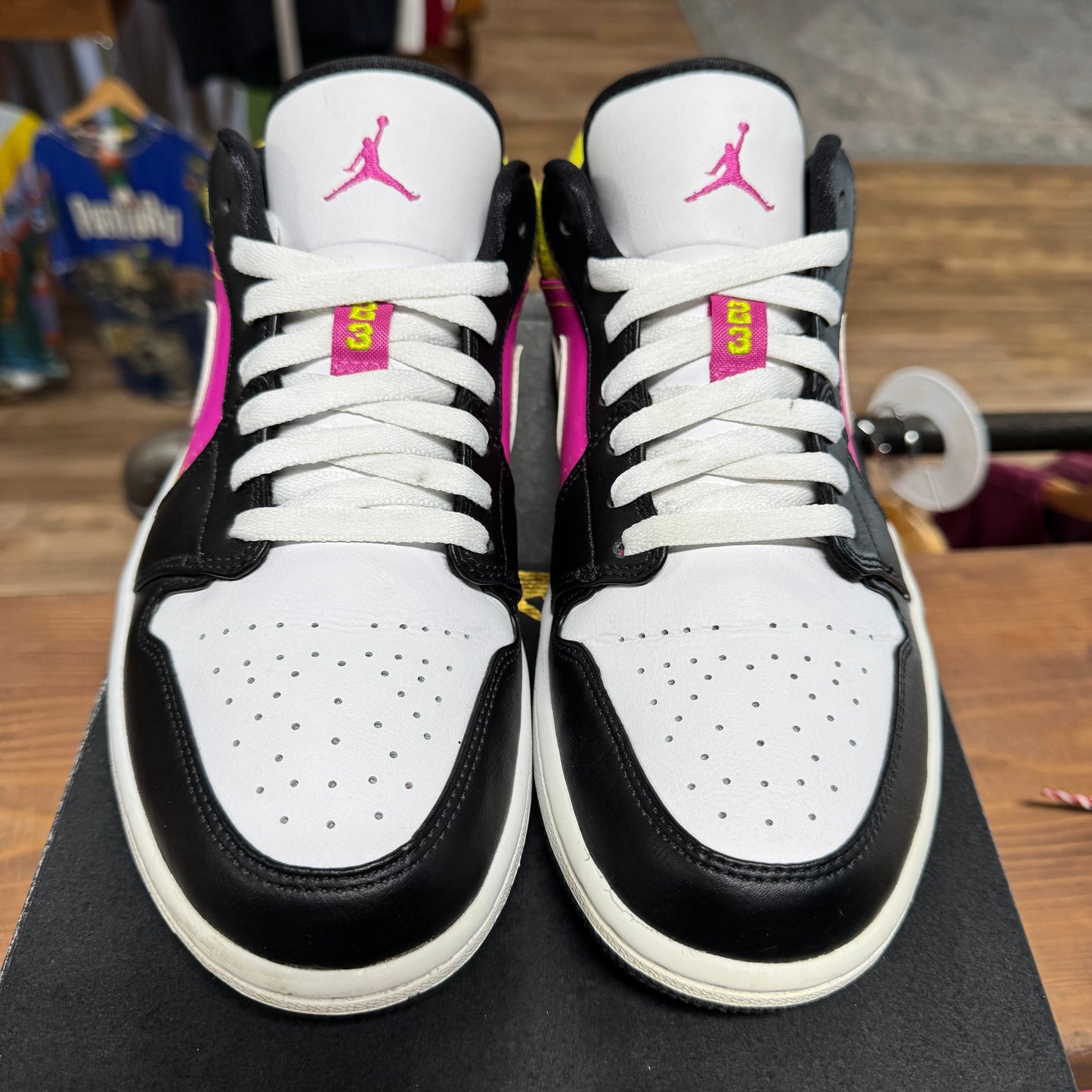 Jordan 1 Low 'Spray Paint' Size 9