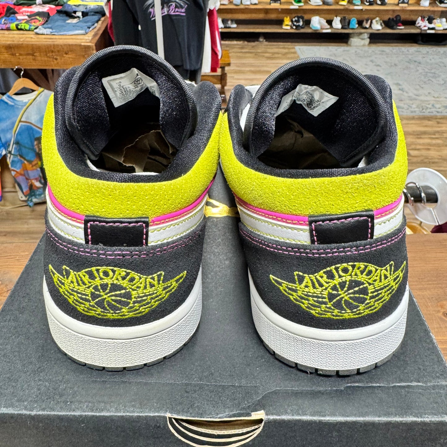 Jordan 1 Low 'Spray Paint' Size 9