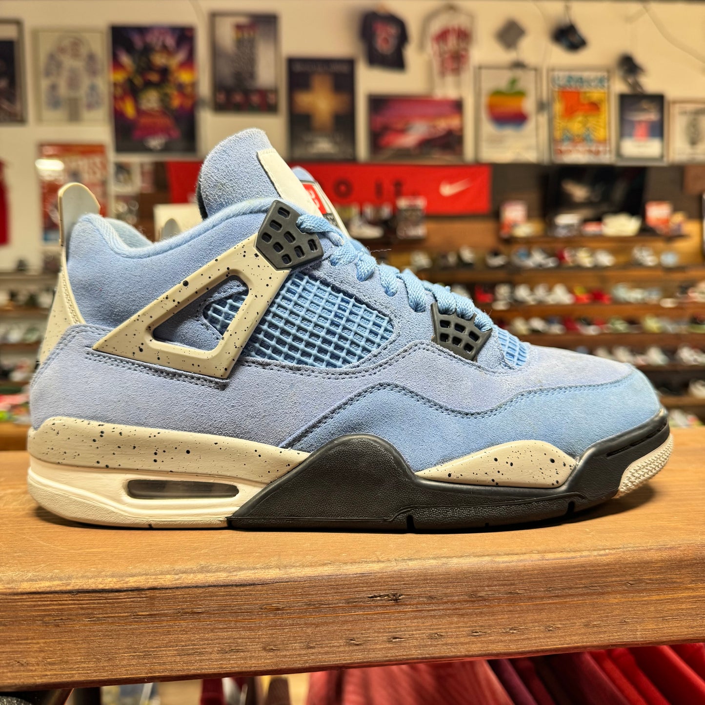 Jordan 4 'University Blue' Size 9