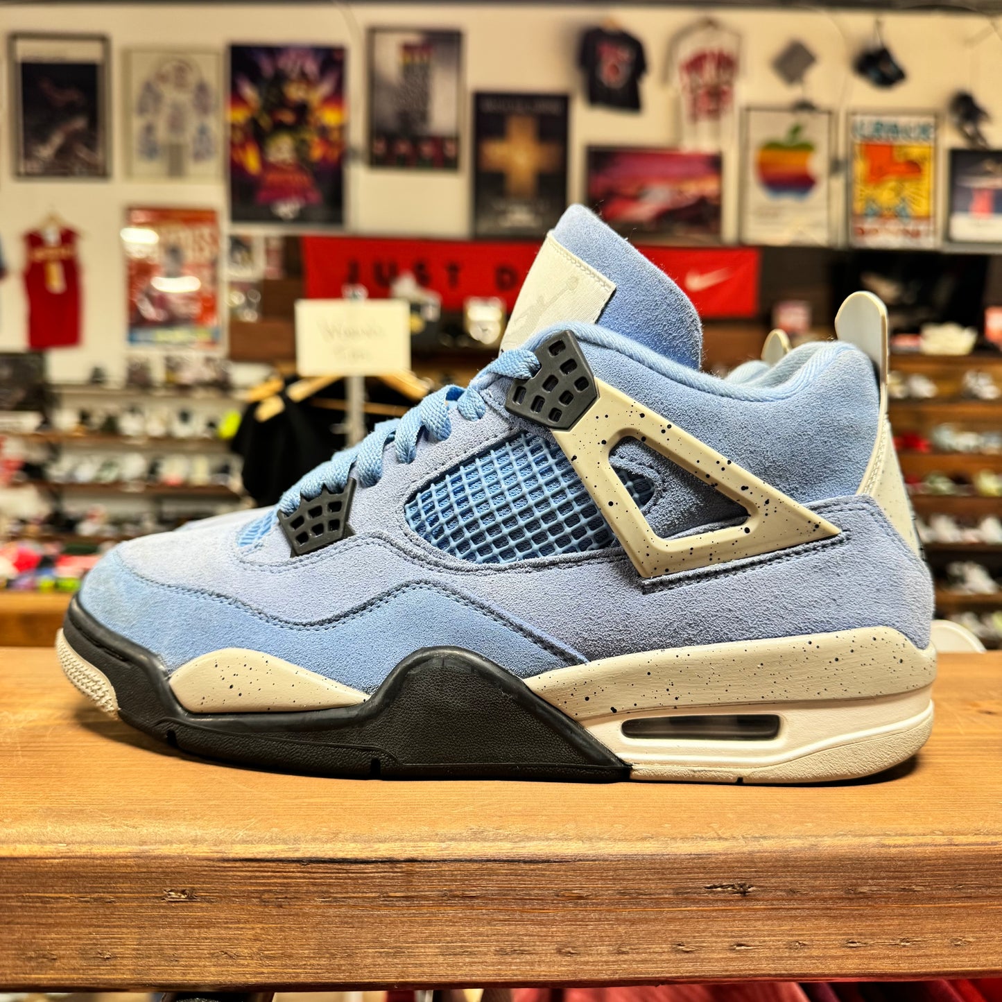 Jordan 4 'University Blue' Size 9