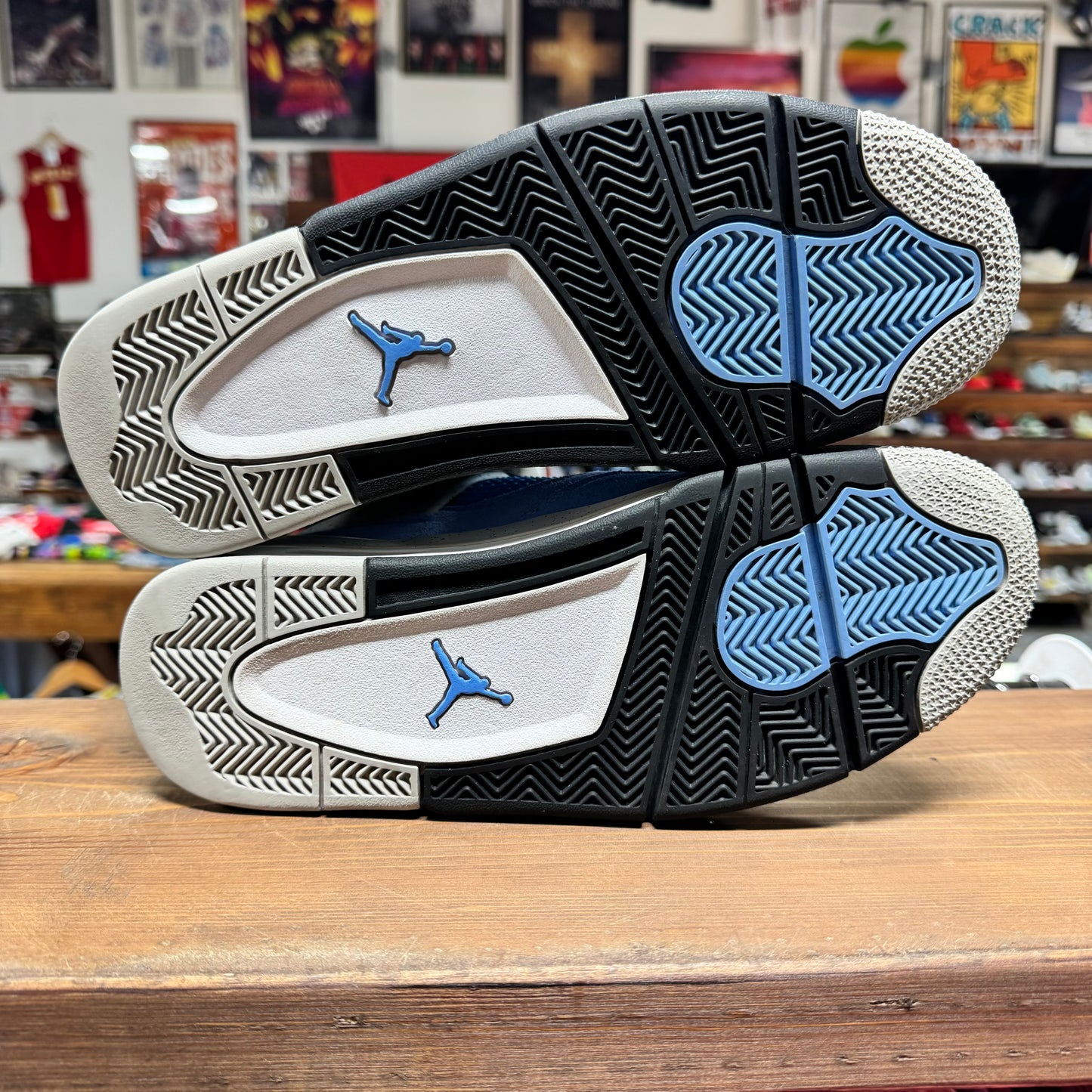 Jordan 4 'University Blue' Size 9