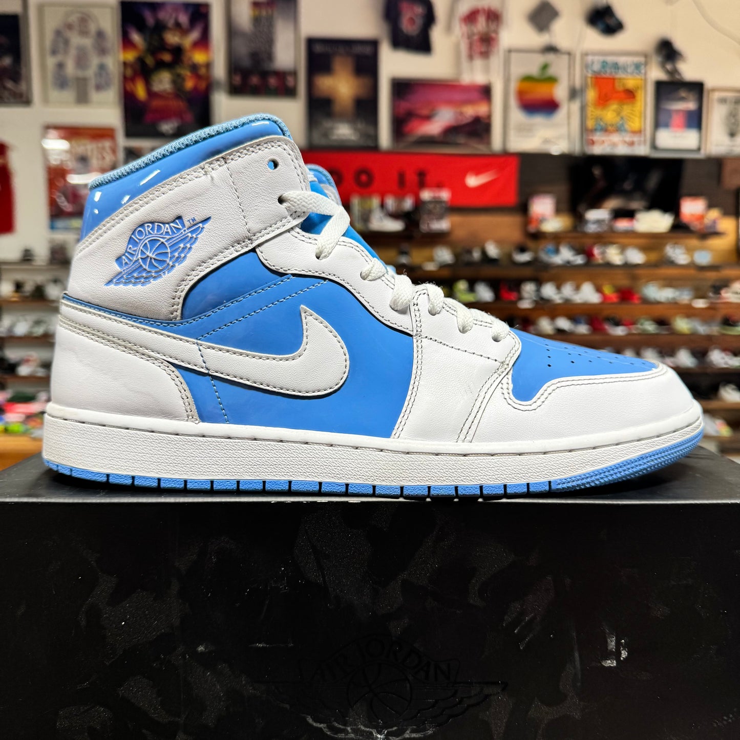 Jordan 1 Mid 'Legend Blue' Size 10.5
