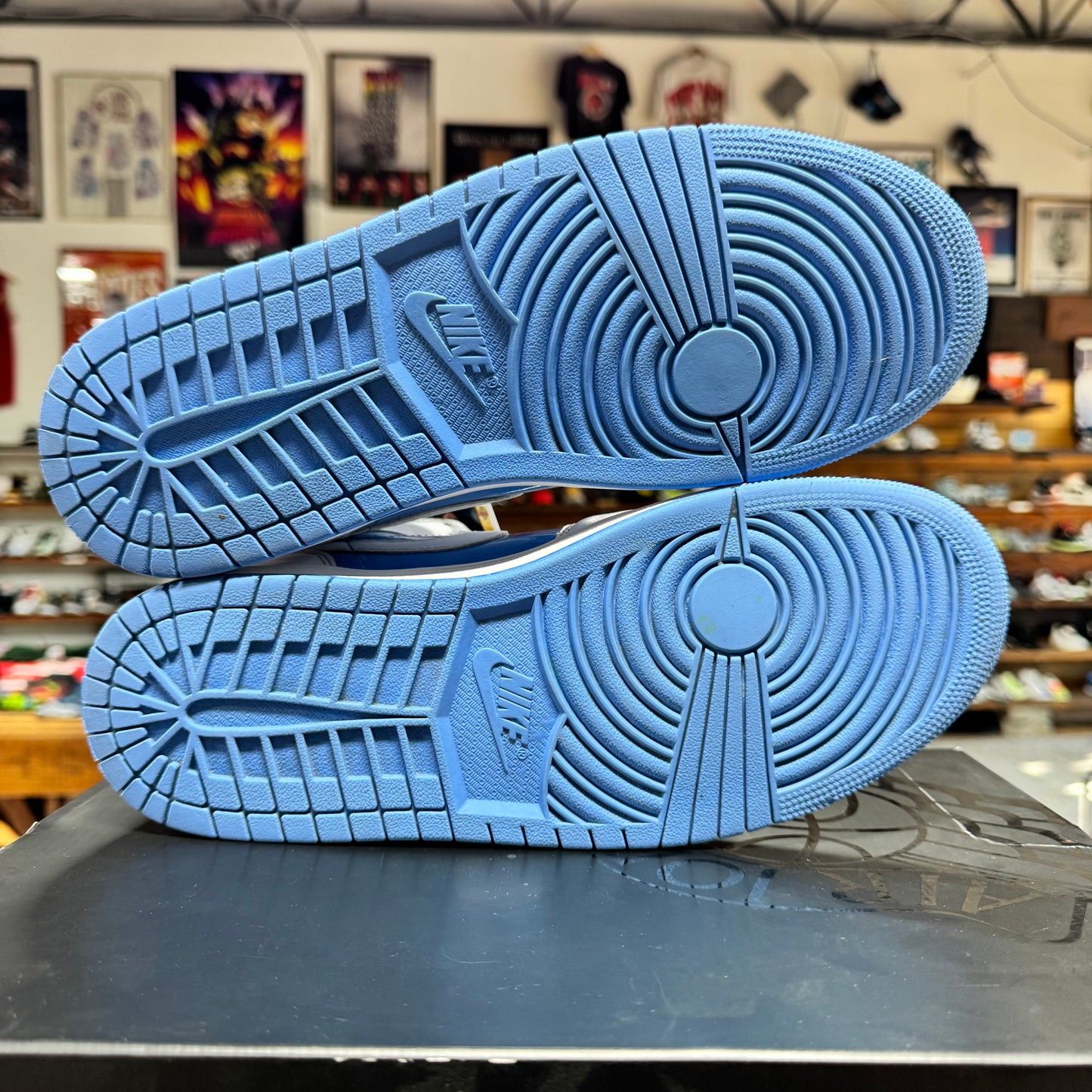 Jordan 1 Mid 'Legend Blue' Size 10.5