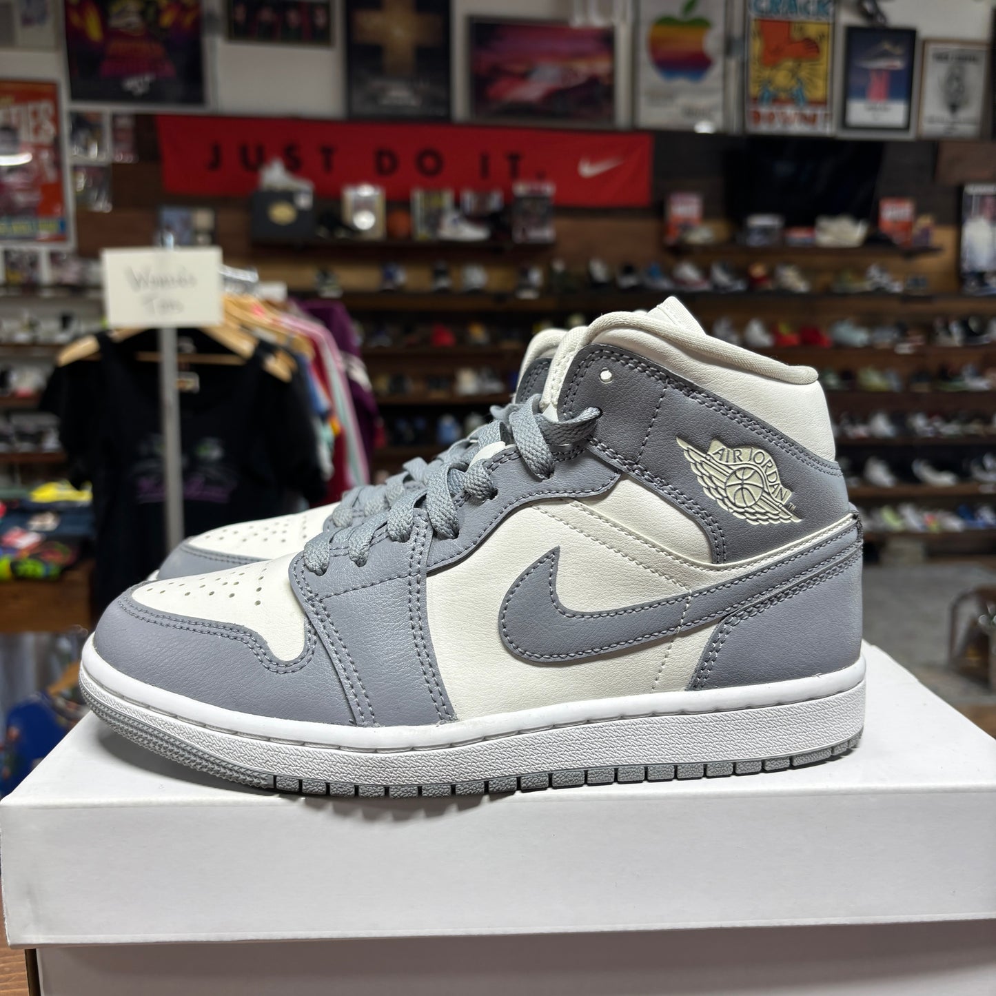 Jordan 1 Mid 'Stealth' Size 6.5W/5Y