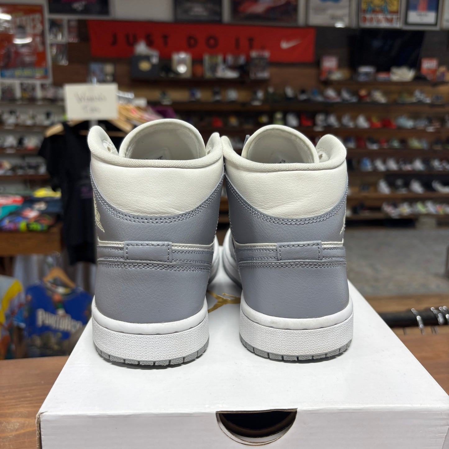 Jordan 1 Mid 'Stealth' Size 6.5W/5Y