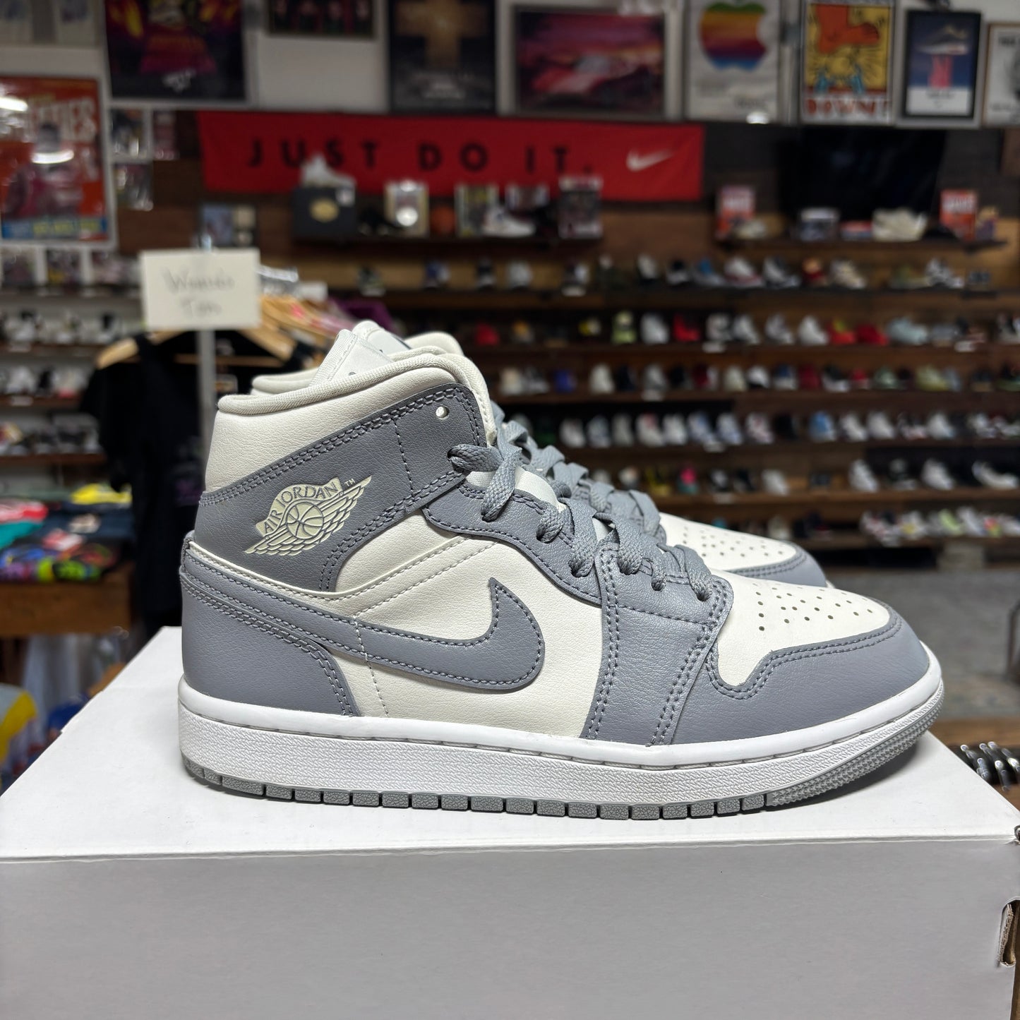 Jordan 1 Mid 'Stealth' Size 6.5W/5Y