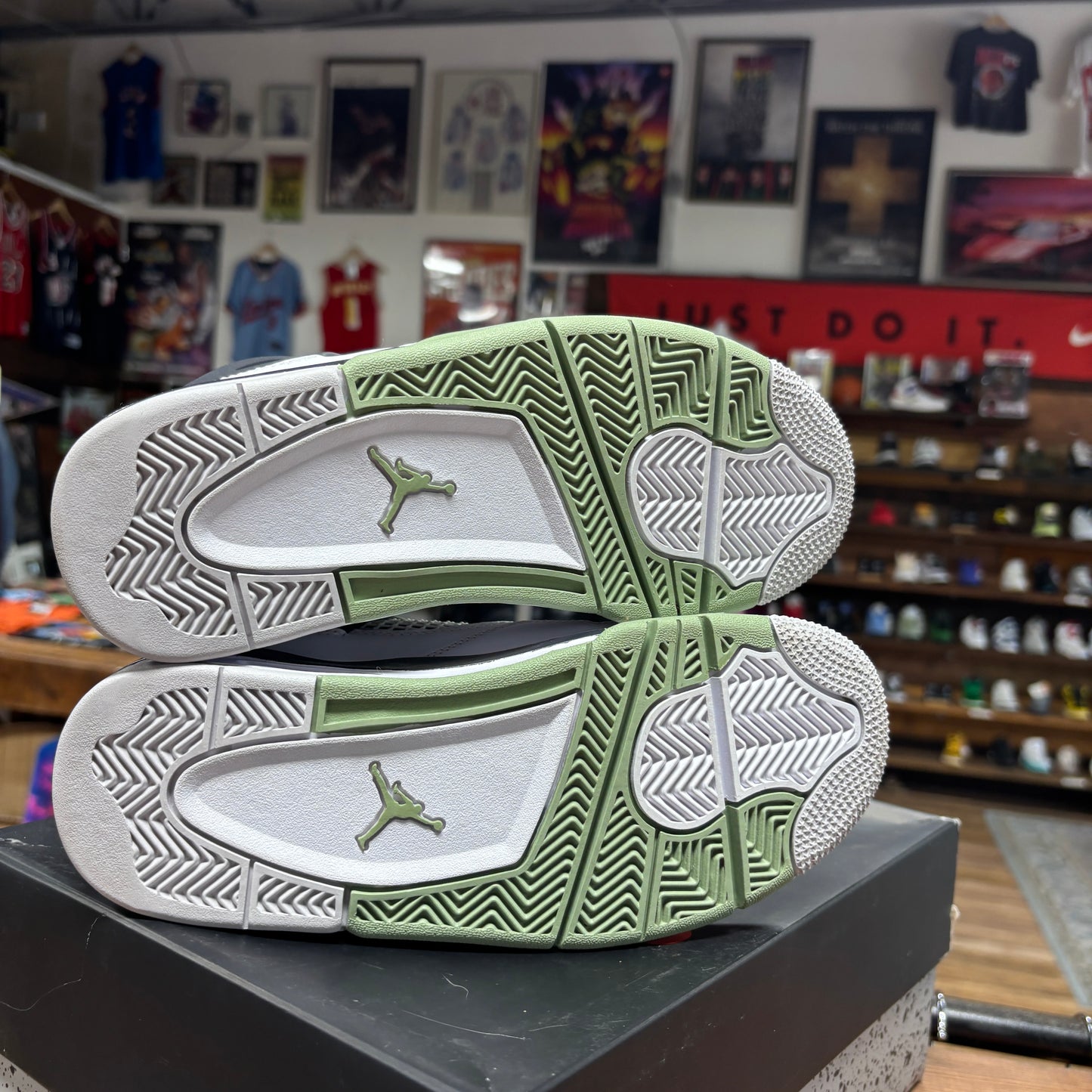 Jordan 4 'Seafoam' Size 6.5W/5Y