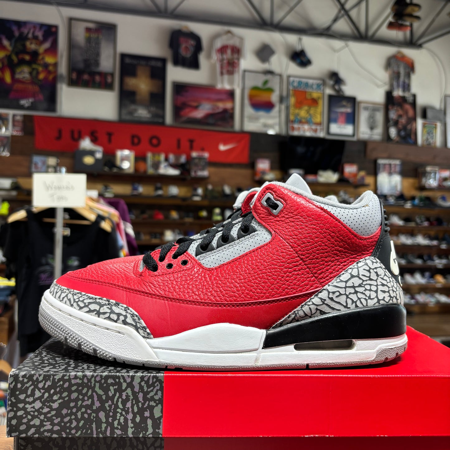 Jordan 3 'Unite Chicago Exclusive' Size 10
