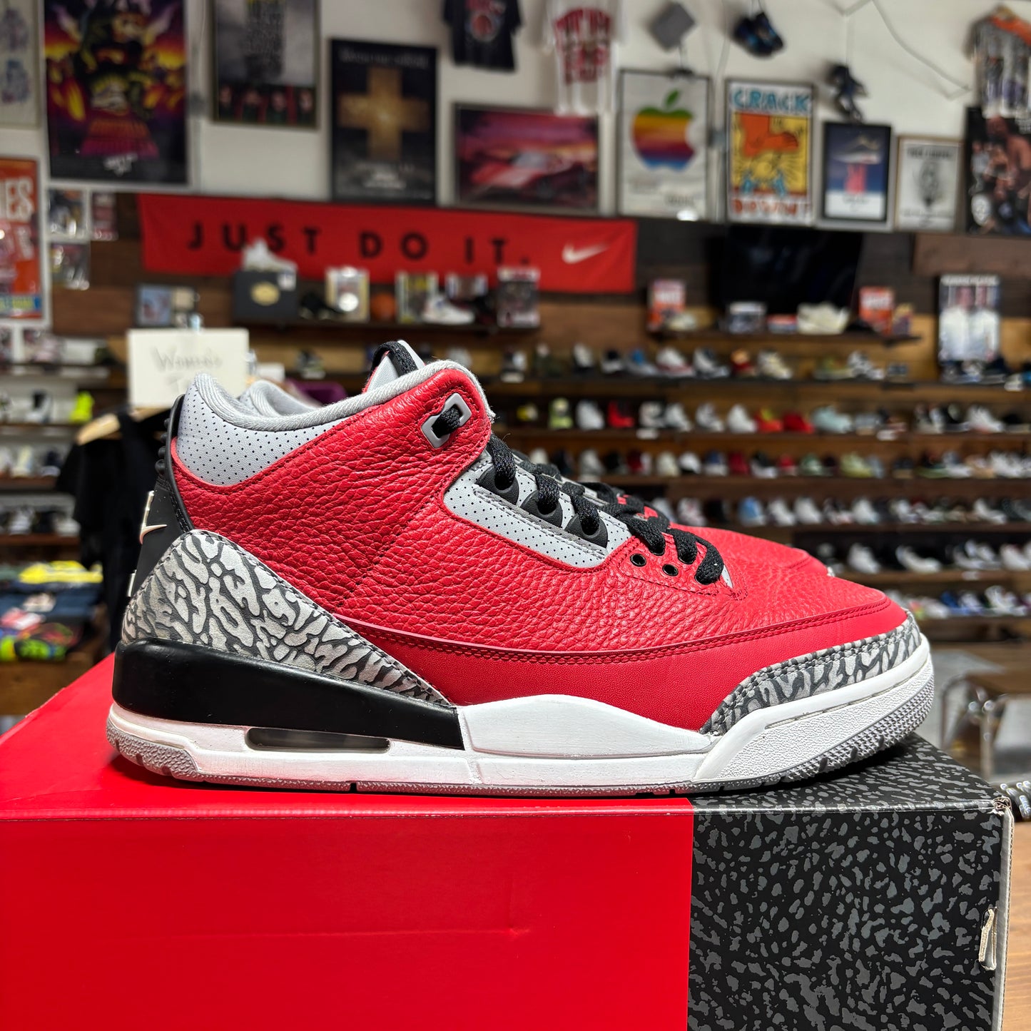 Jordan 3 'Unite Chicago Exclusive' Size 10
