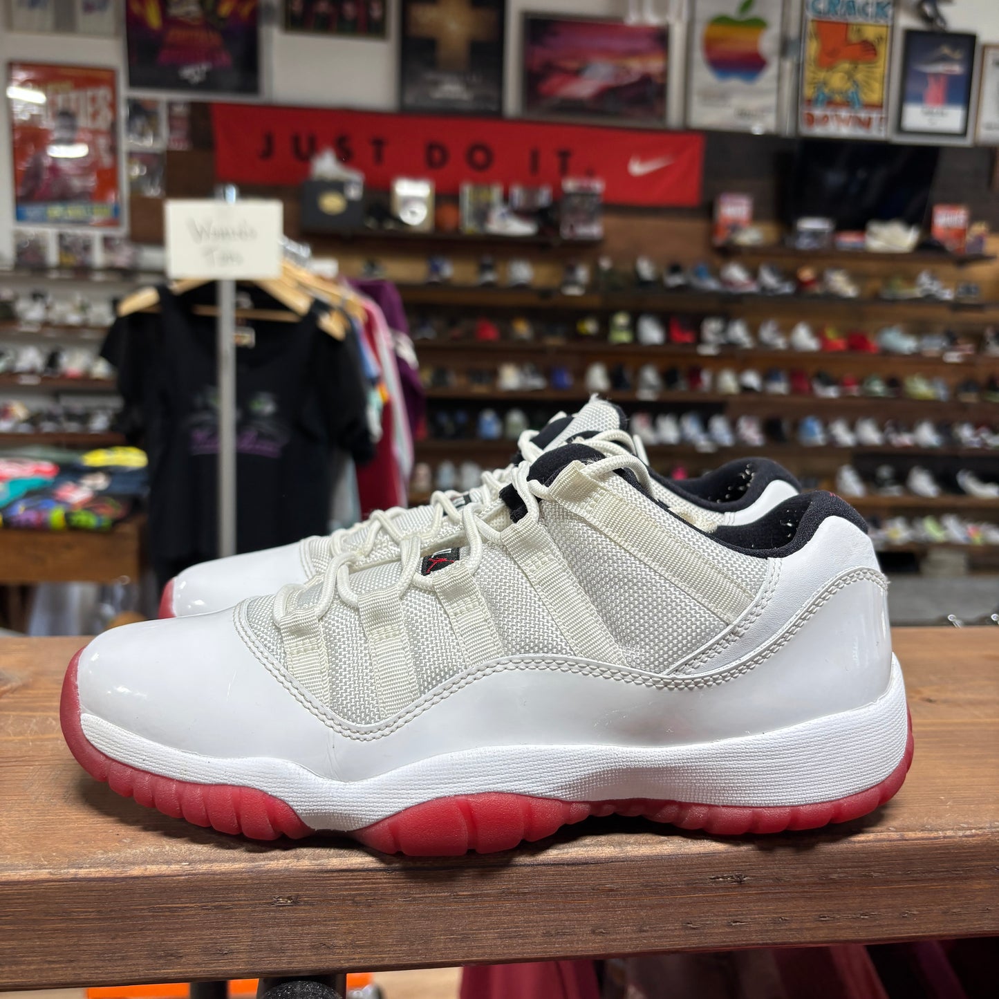 Jordan 11 Low 'White Varsity Red' Size 7Y