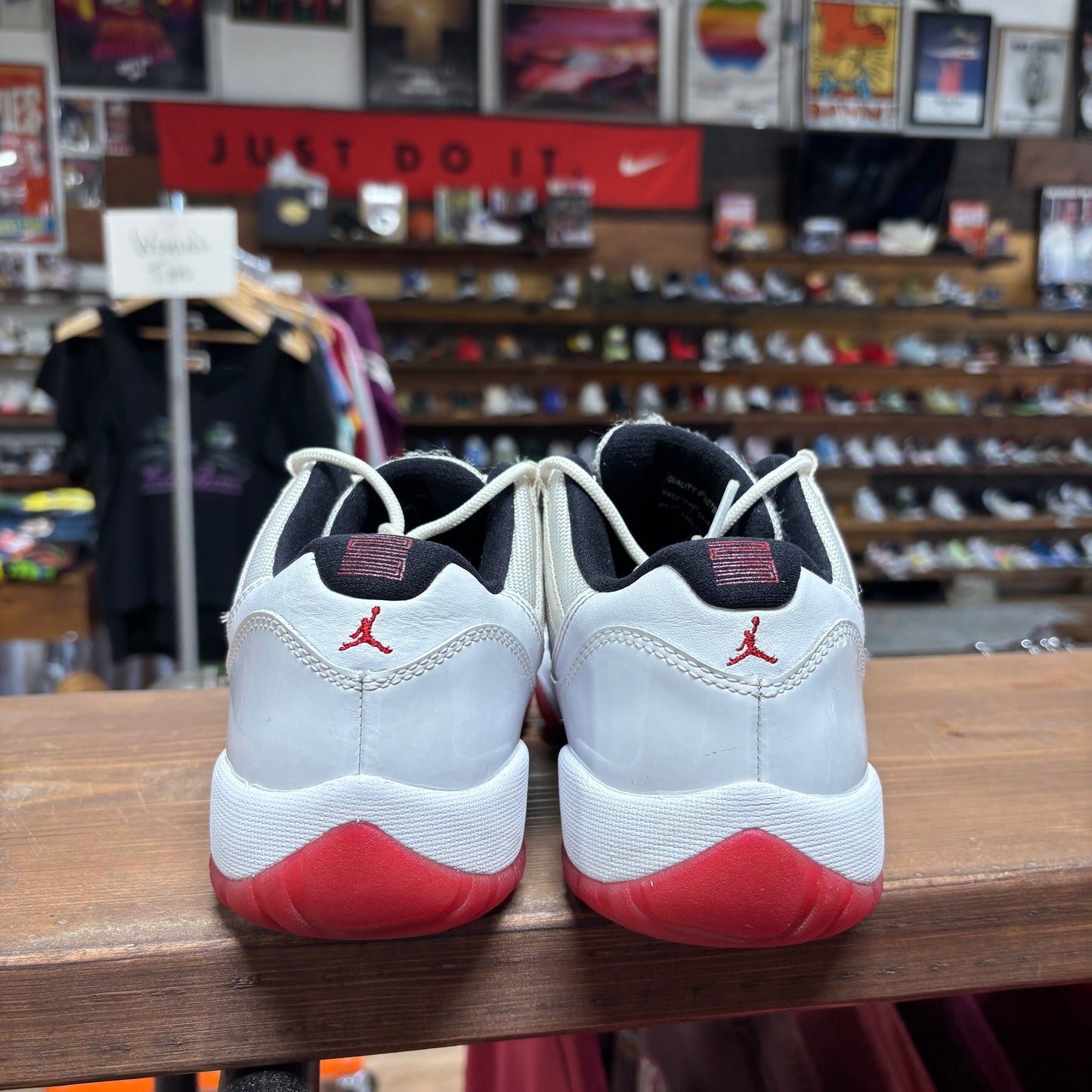 Jordan 11 Low 'White Varsity Red' Size 7Y
