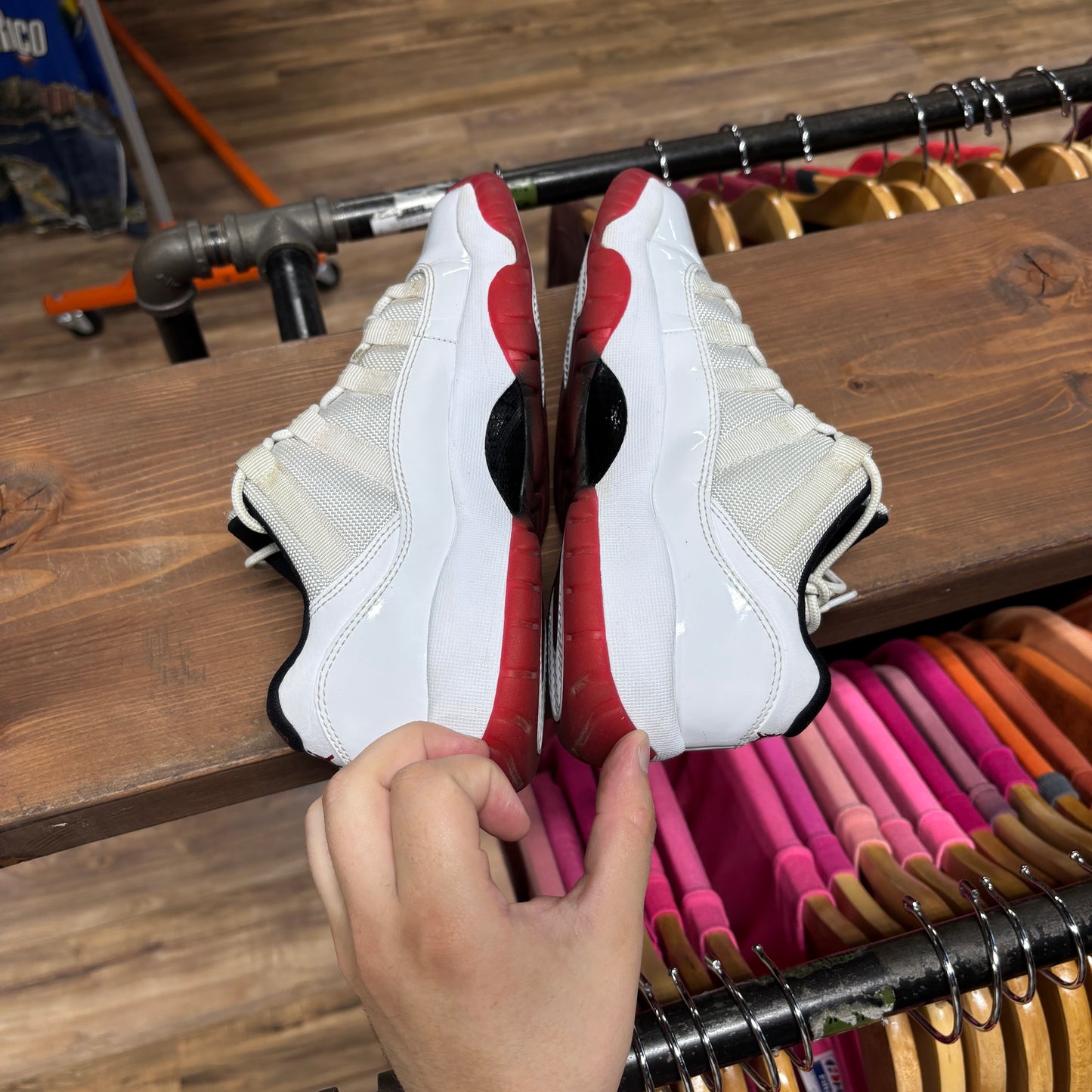 Jordan 11 Low 'White Varsity Red' Size 7Y