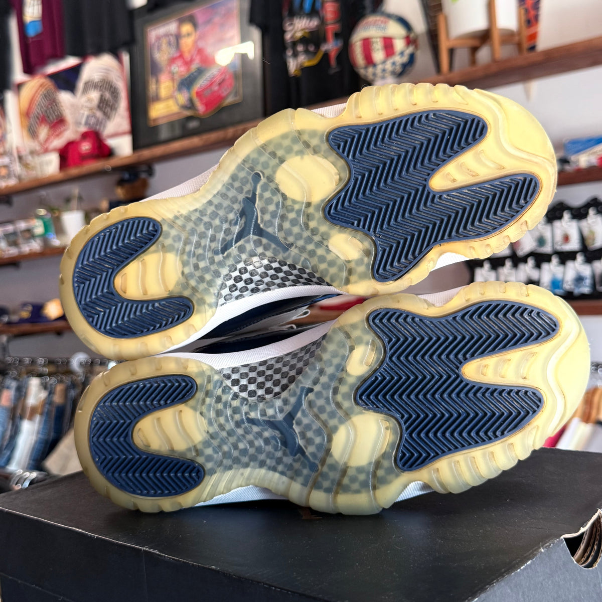 Jordan 11 Low 'Georgetown' Size 9.5