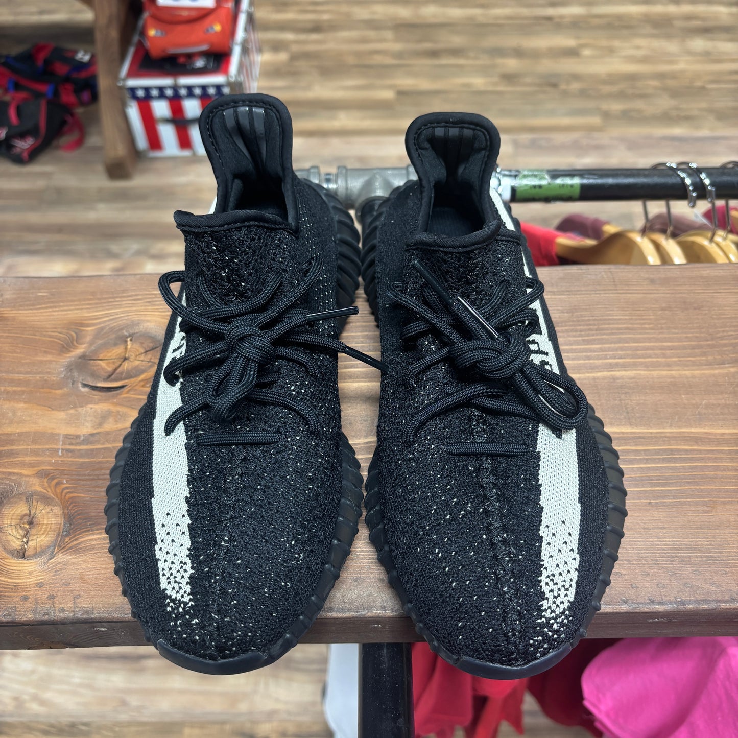 Yeezy 350 v2 'Oreo' Size 9.5