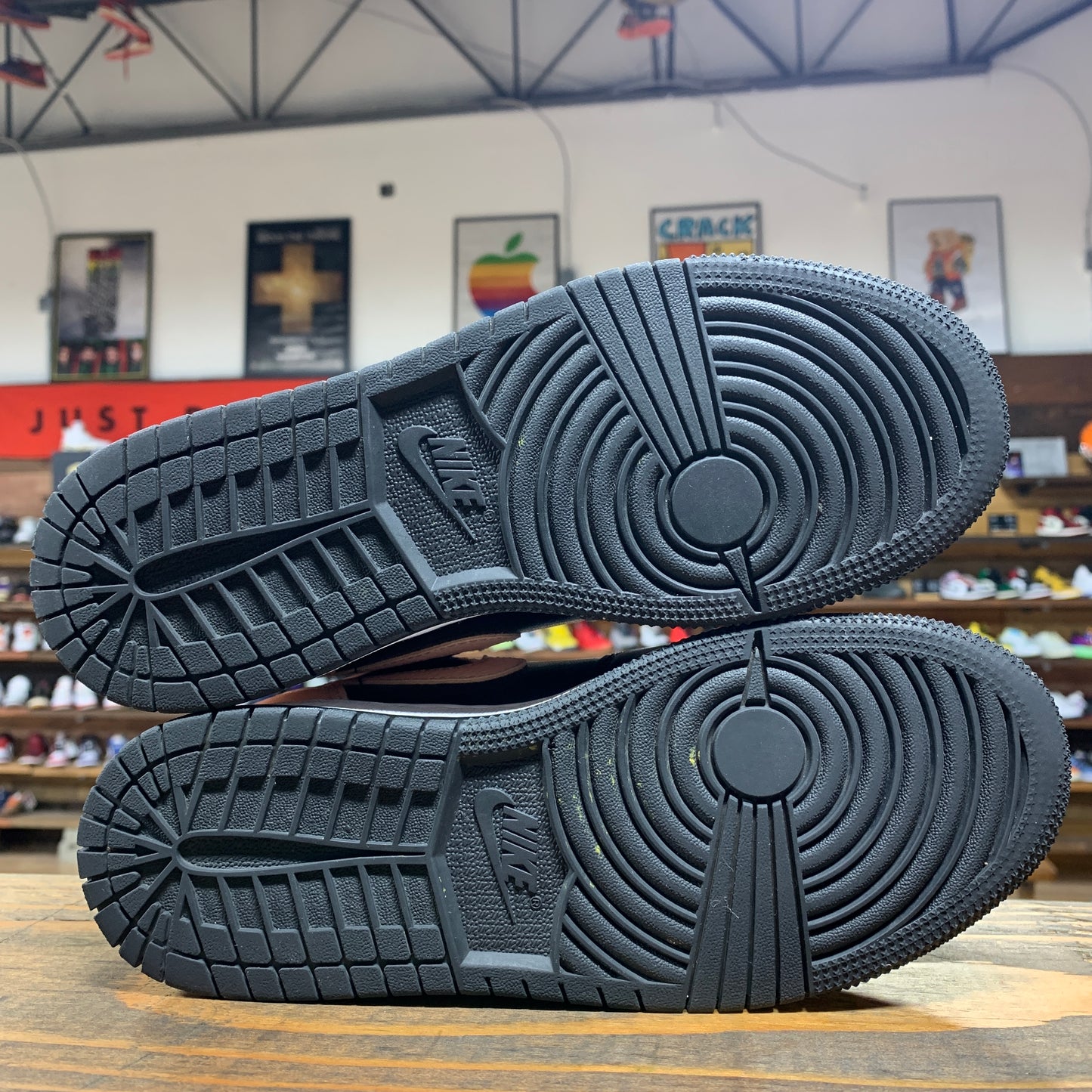 Jordan 1 Low 'Crimson Tint' Size 4Y