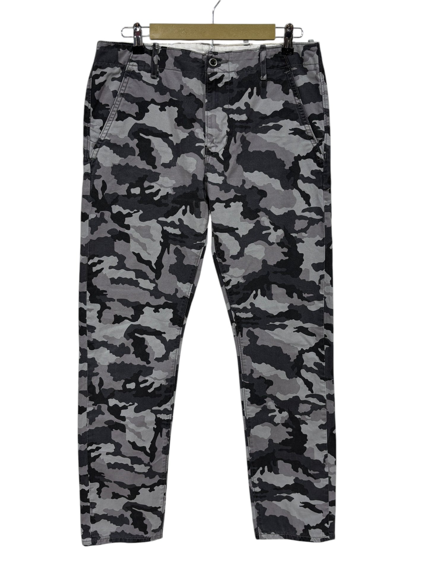 Levi's Grey Camo Straight Leg Pants Size 33x32