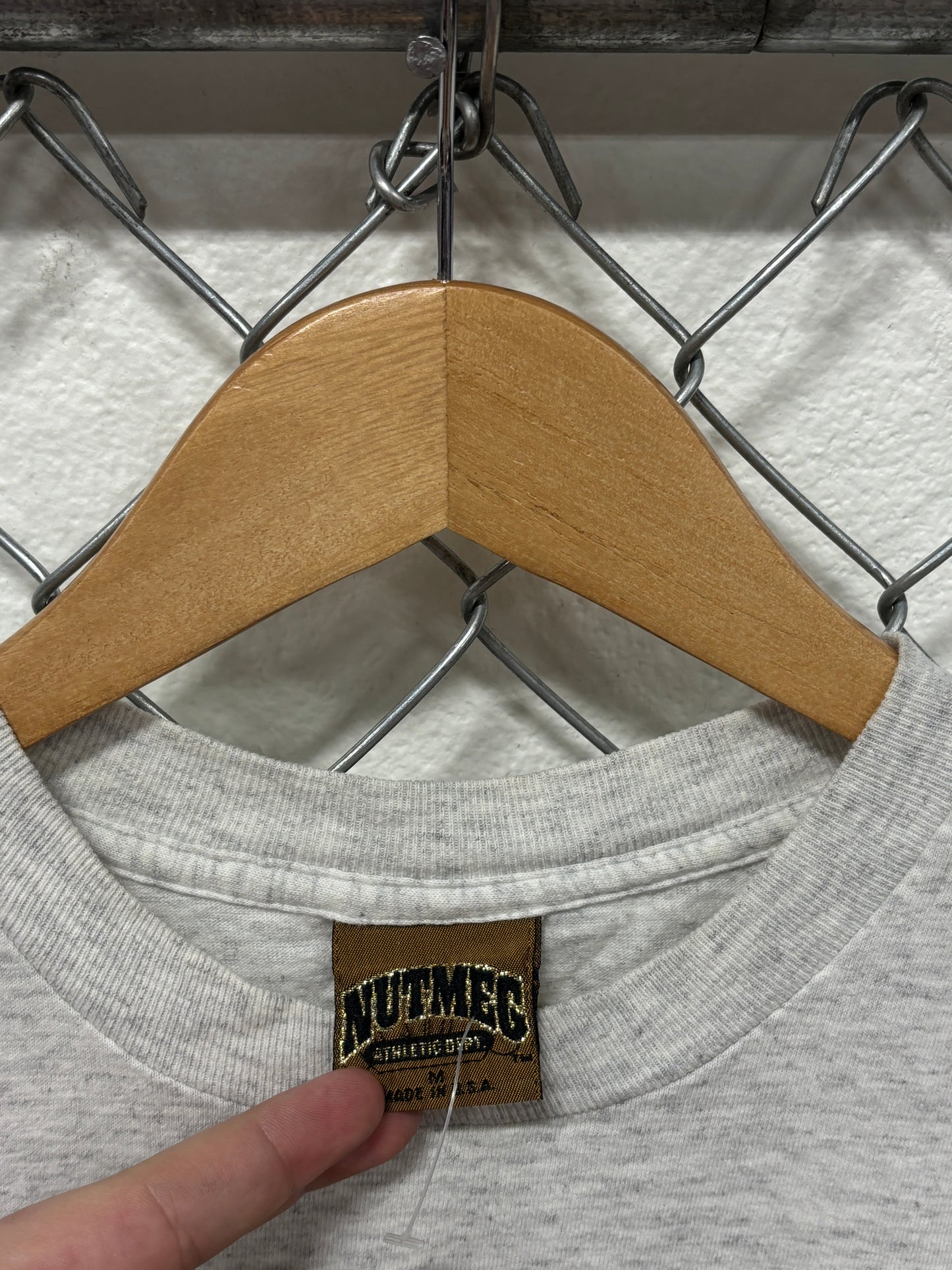 Vintage 90's Nutmeg Minnesota Vikings Crest NFL Graphic Tee Size Medium