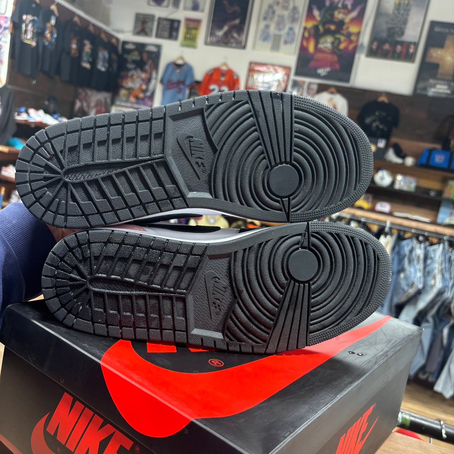 Jordan 1 Low 'Bleached Coral' Size 11