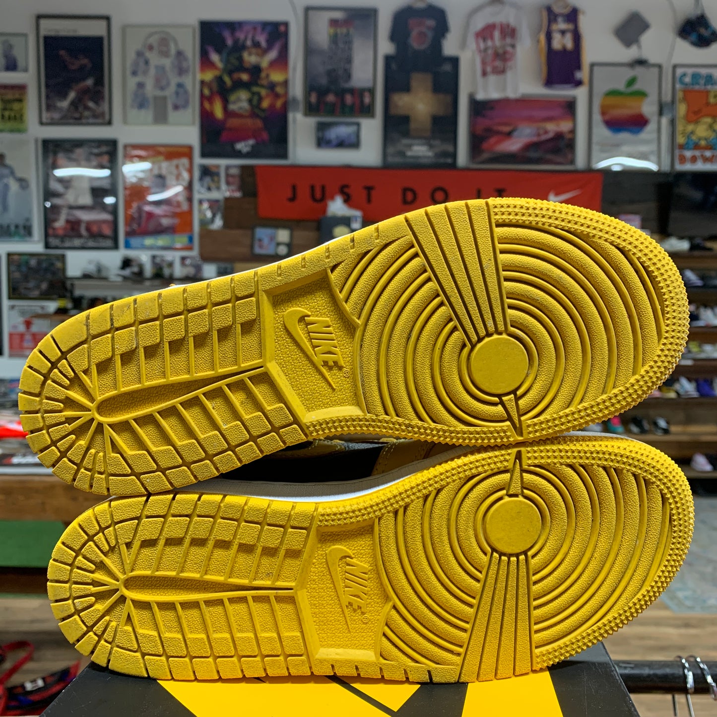 Jordan 1 'Pollen' Size 5.5Y