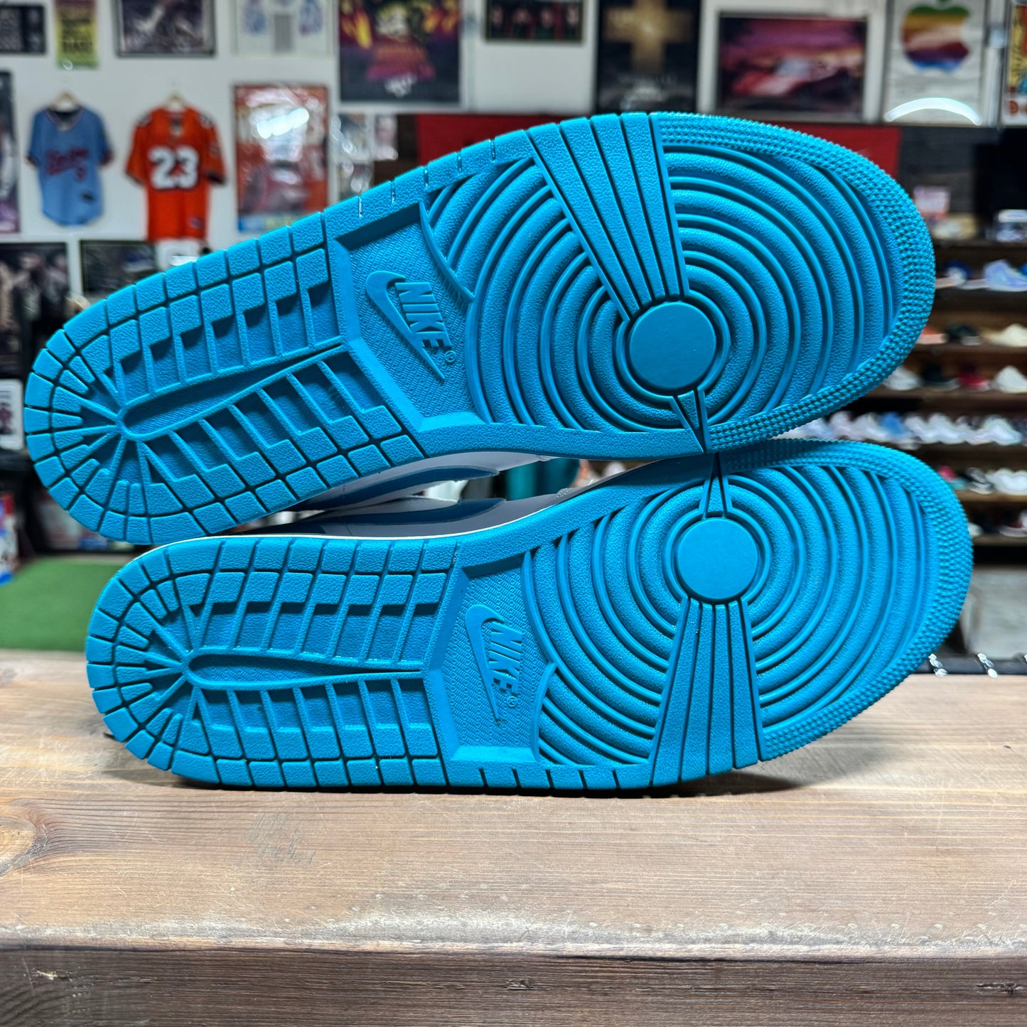 Jordan 1 Low 'Aquatone' Size 13