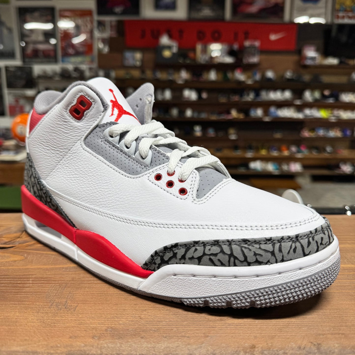 Jordan 3 'Fire Red' Size 8.5 (DS)