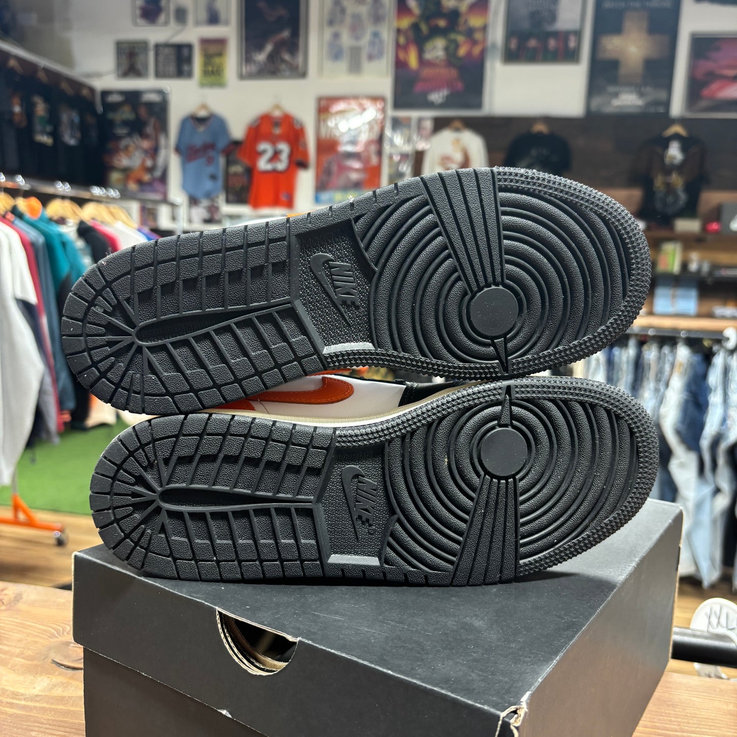 Jordan 1 Low 'Shattered Backboard Alternate' Size 5.5Y