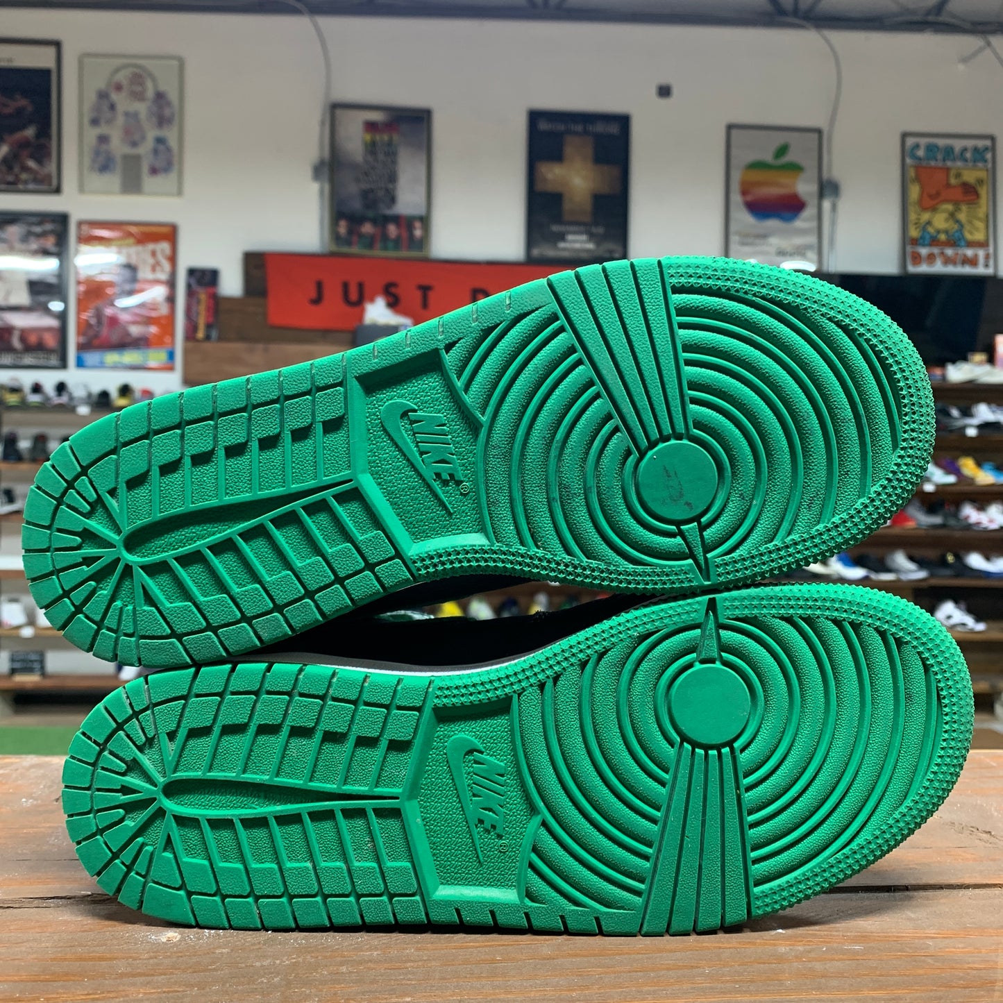 Jordan 1 'Pine Green 2.0' Size 6.5Y