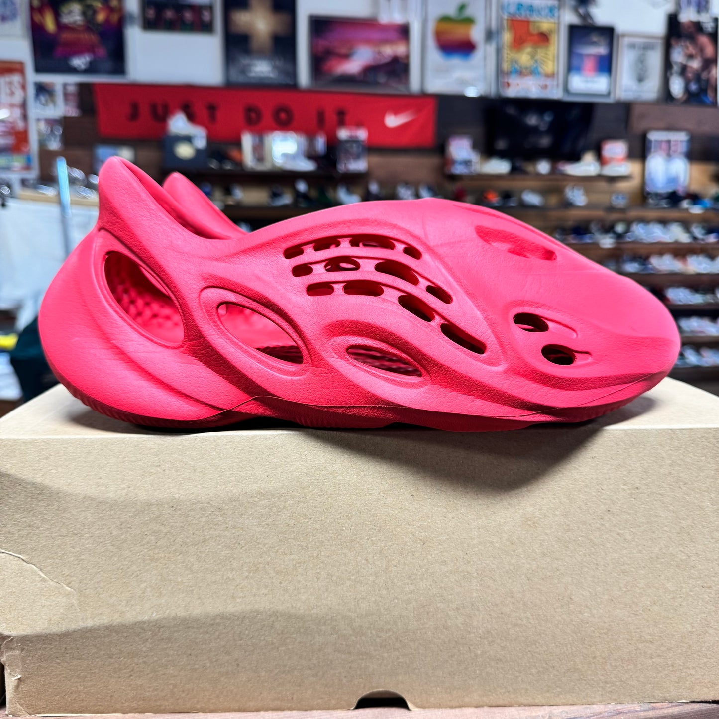 Yeezy Foam RNNR 'Vermillion' Size 11