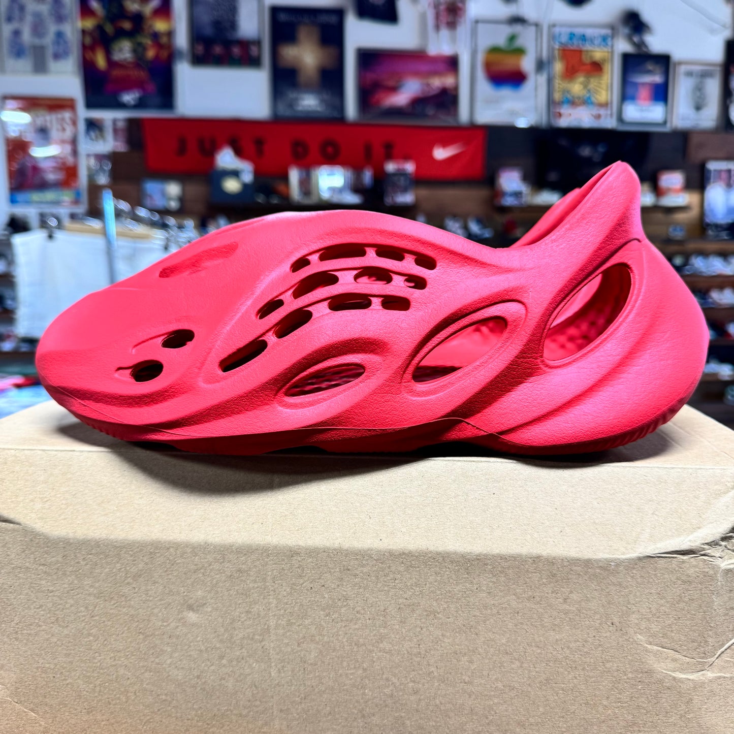 Yeezy Foam RNNR 'Vermillion' Size 11