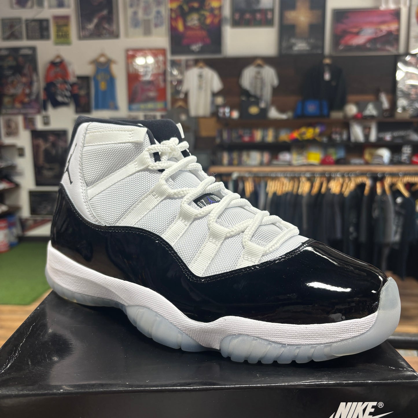 Jordan 11 'Concord' Size 10.5 (DS)