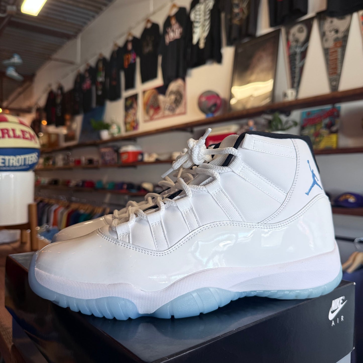 Jordan 11 'Legend Blue' Size 11.5