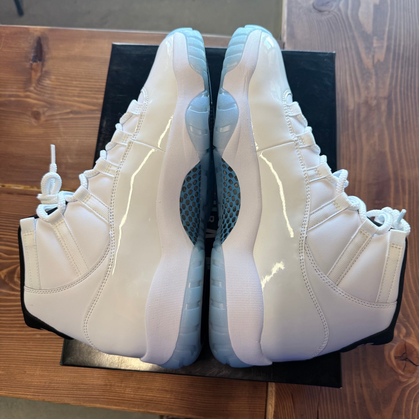 Jordan 11 'Legend Blue' Size 11.5