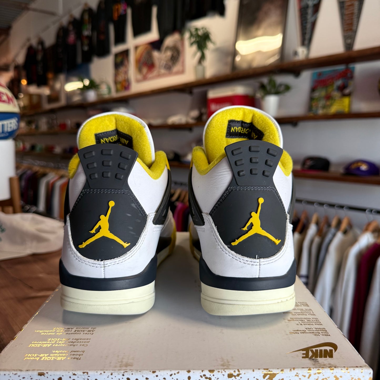 Jordan 4 'Vivid Sulfur' Size 8.5W/7M