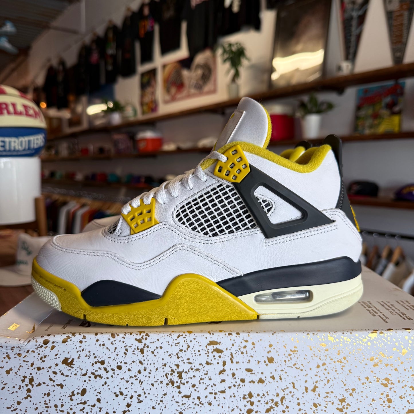 Jordan 4 'Vivid Sulfur' Size 8.5W/7M