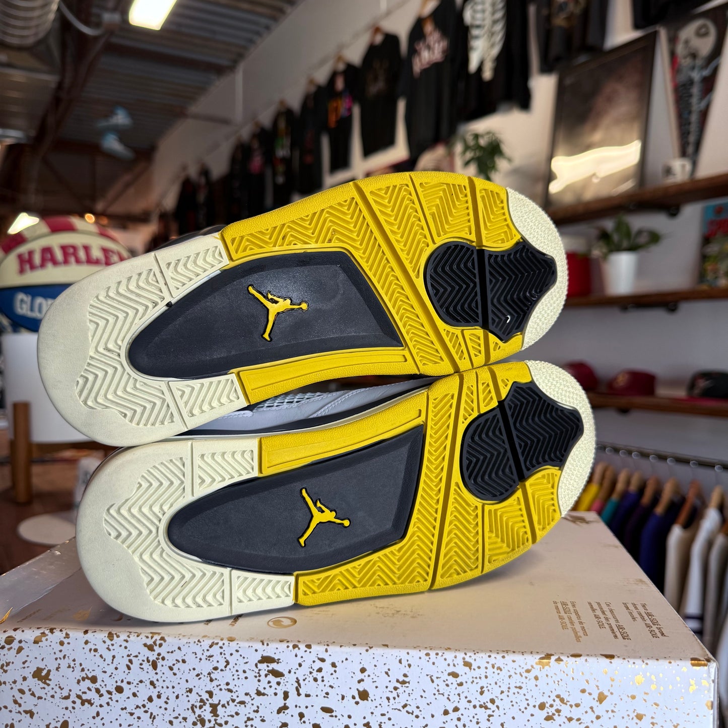 Jordan 4 'Vivid Sulfur' Size 8.5W/7M