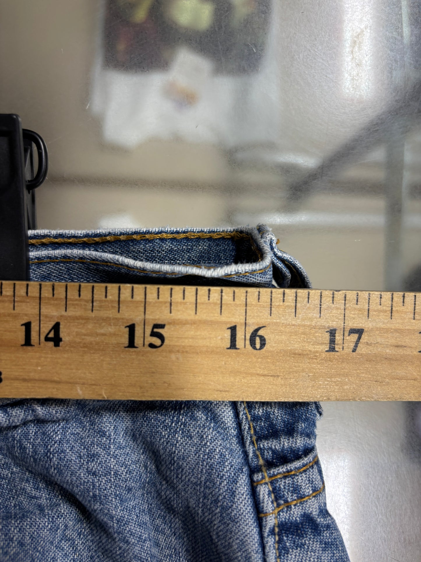 Y2K Levi's 569 Denim Shorts Size 33