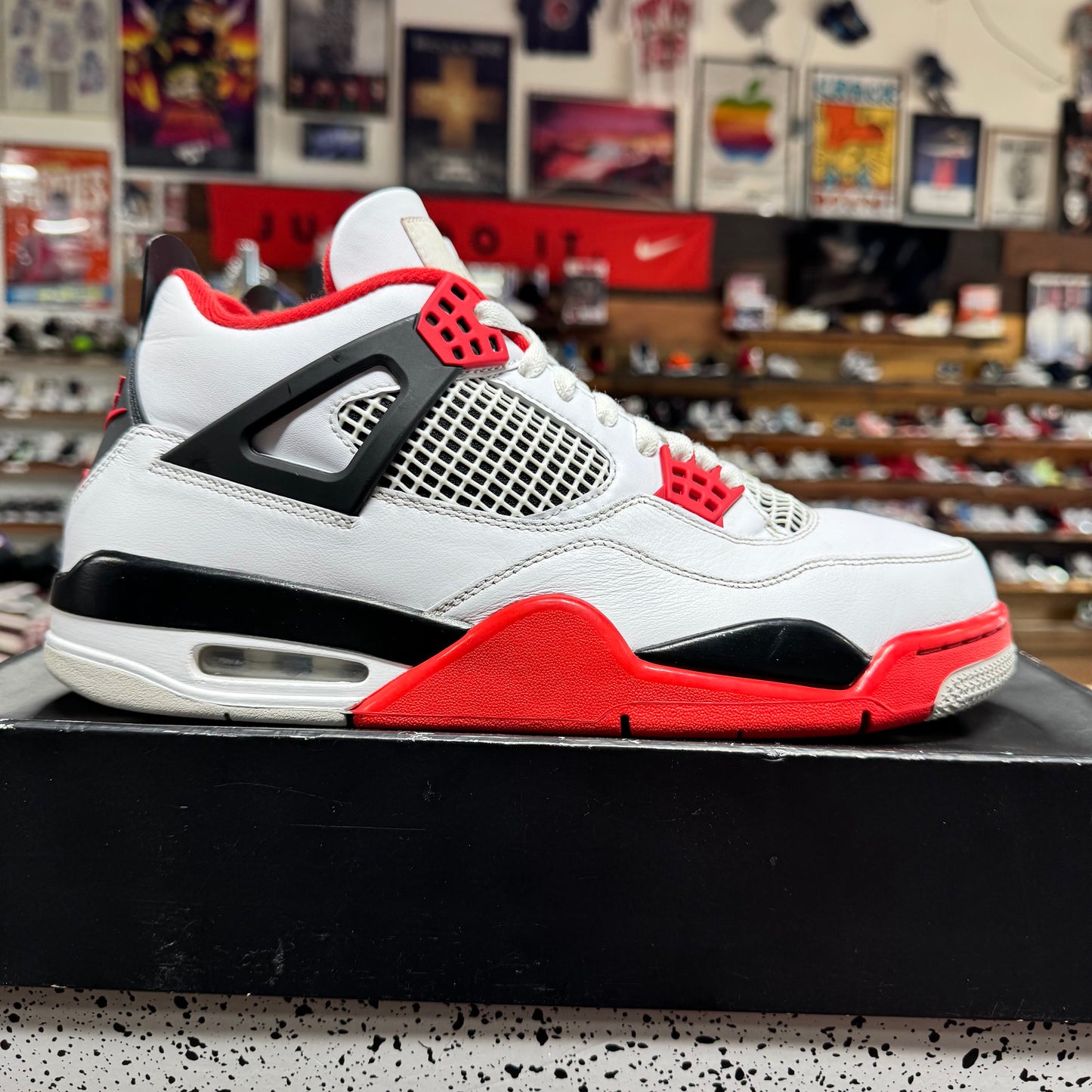 Jordan 4 'Fire Red' Size 11