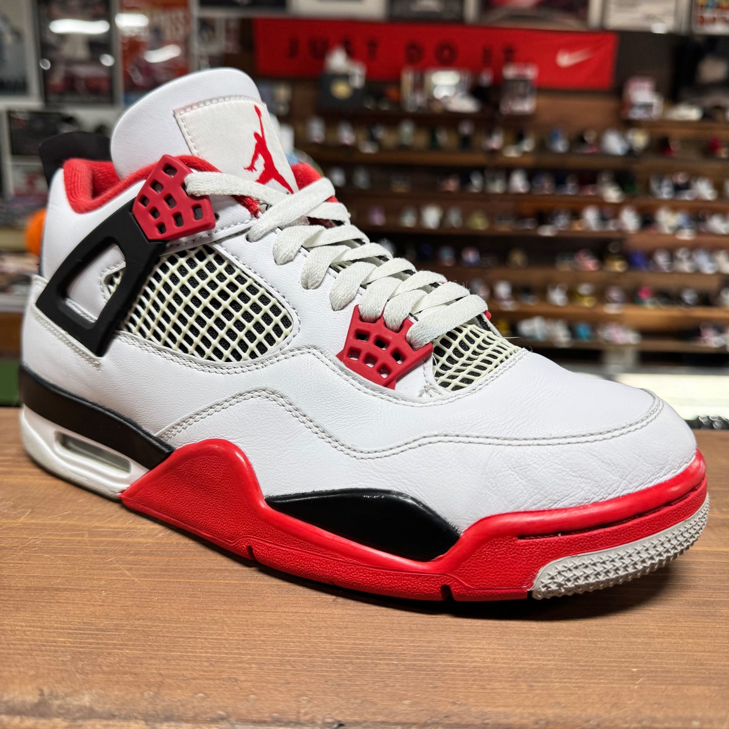 Jordan 4 'Fire Red' Size 8
