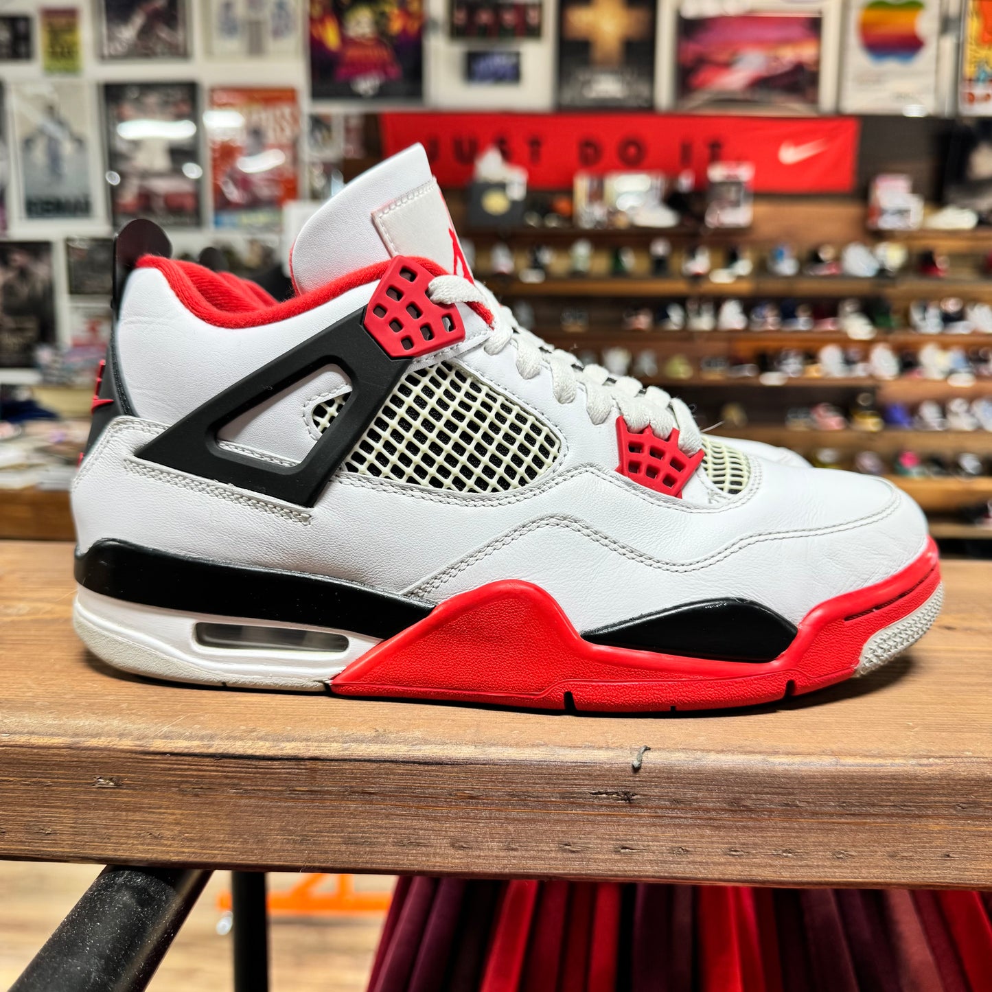 Jordan 4 'Fire Red' Size 8