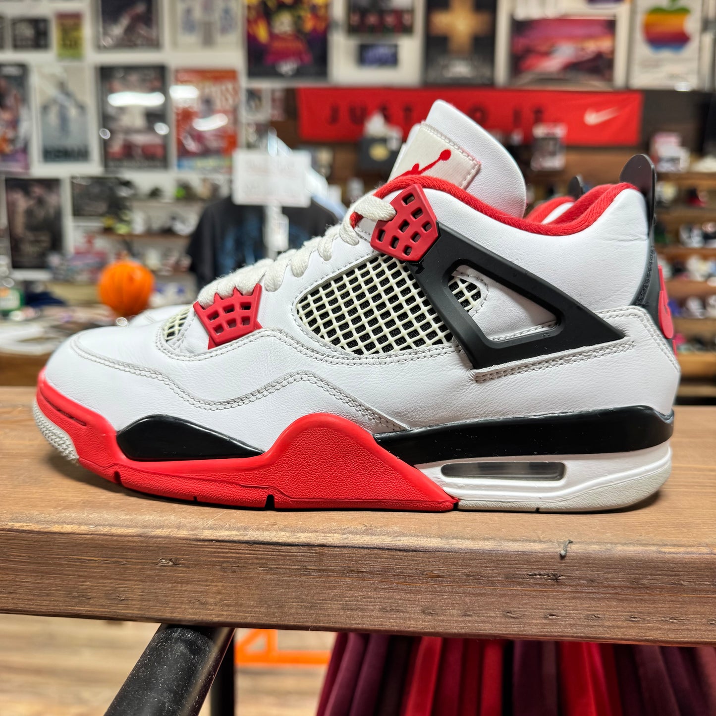 Jordan 4 'Fire Red' Size 8