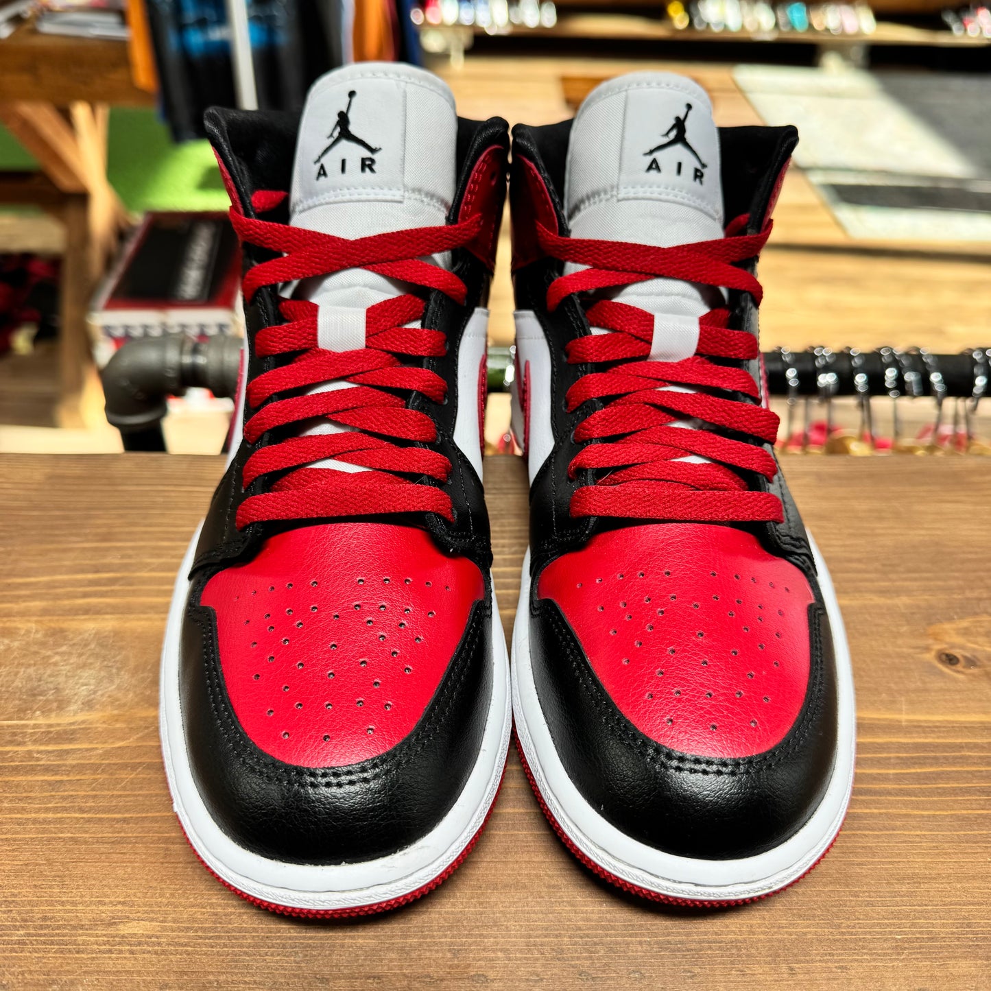Jordan 1 Mid 'Alternate Bred Toe' Size 8W/6.5Y