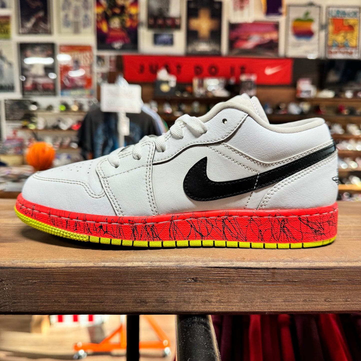 Jordan 1 Low 'Multi-Color' Size 6Y