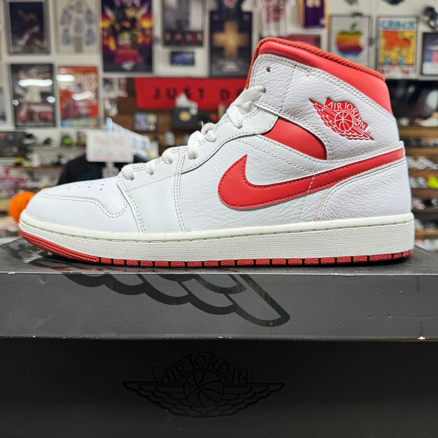 Jordan 1 Mid 'Dune Red' Size 12