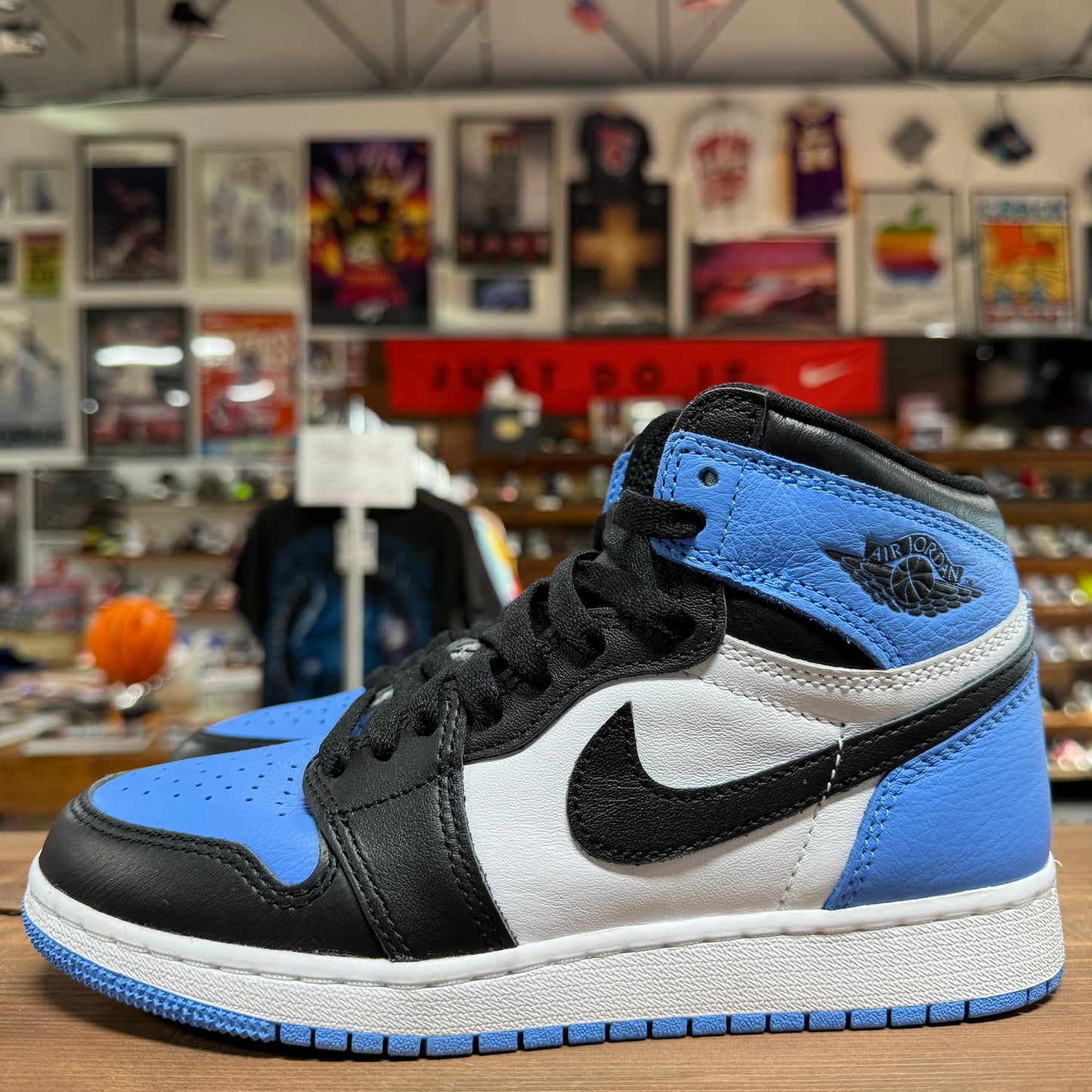 Jordan 1 'UNC Toe' Size 4Y